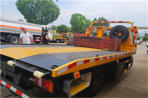 怀化附近拖车电话号码服务