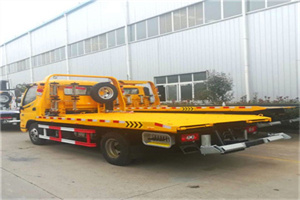 怀化附近拖车救援搭电